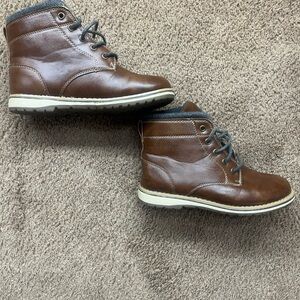 Boys Sz 2 Brown Leather Boots